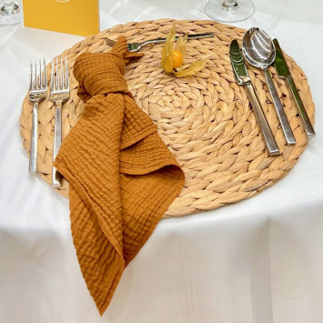 Natural table setting